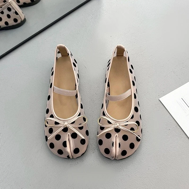 

Дышащие сетчатые туфли Мэри Джейн для девочек, новинка 2026 года, весенне-осенние, на плоской подошве, элегантные