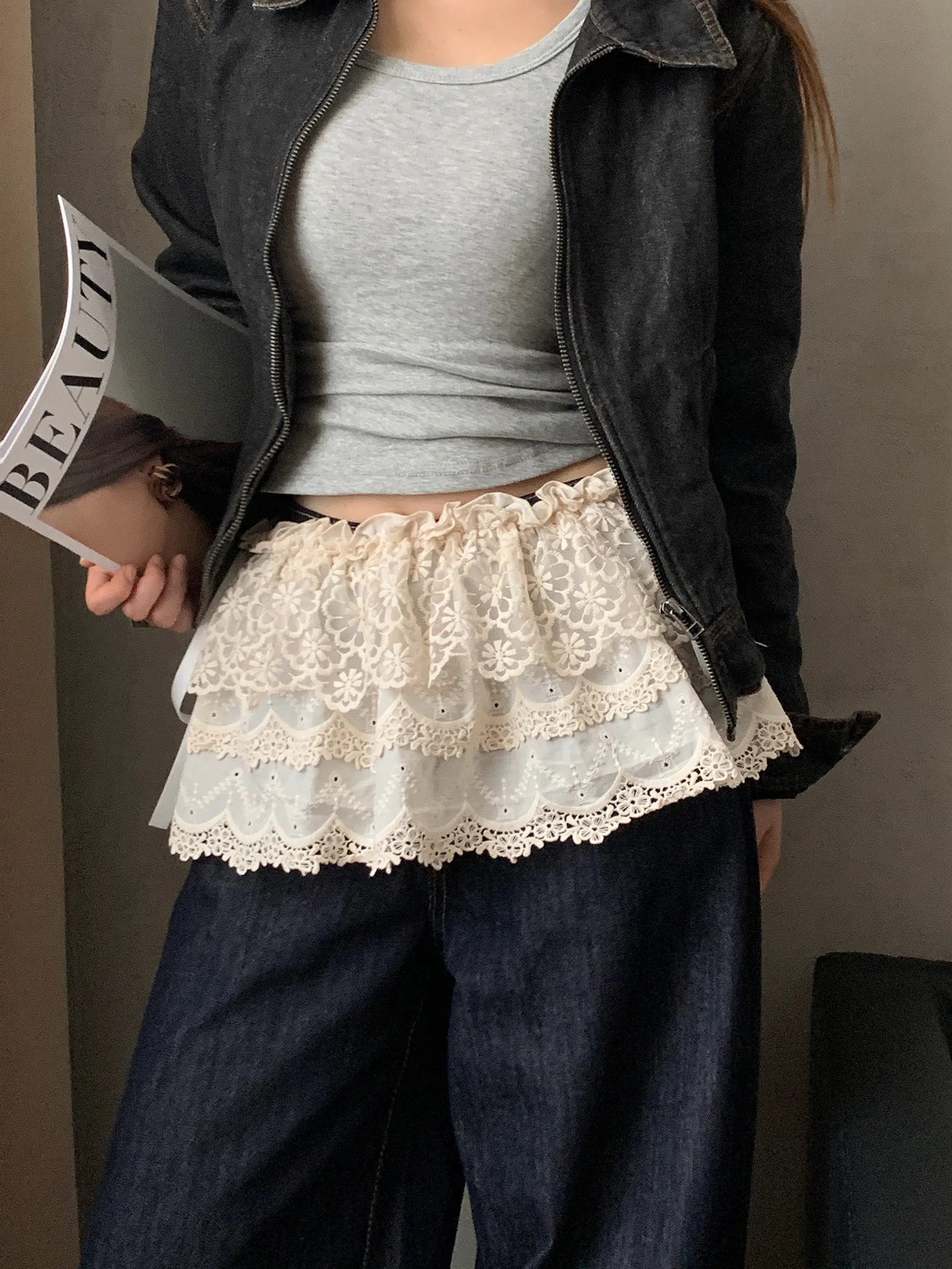 Korean Style White Lace Trim Layered Half Skirt Women's Fashionable Mesh Short Skirt with Jeans Youth mid Waist Standard Fit