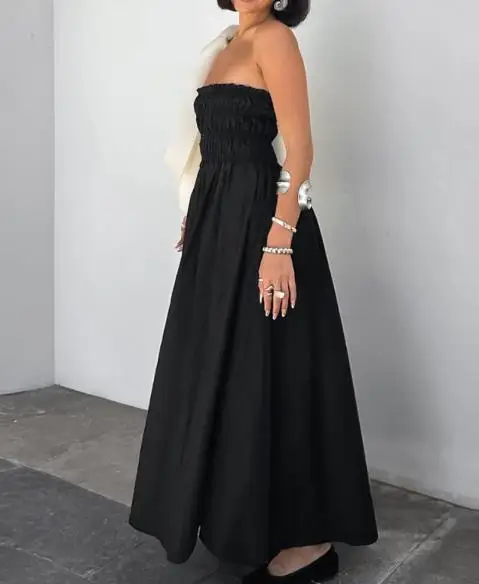 

2025 Summer Hot Girl Essential: Strapless Sleeveless Slim-Fit Dress – High-End Beach Vacation Little Black Dress