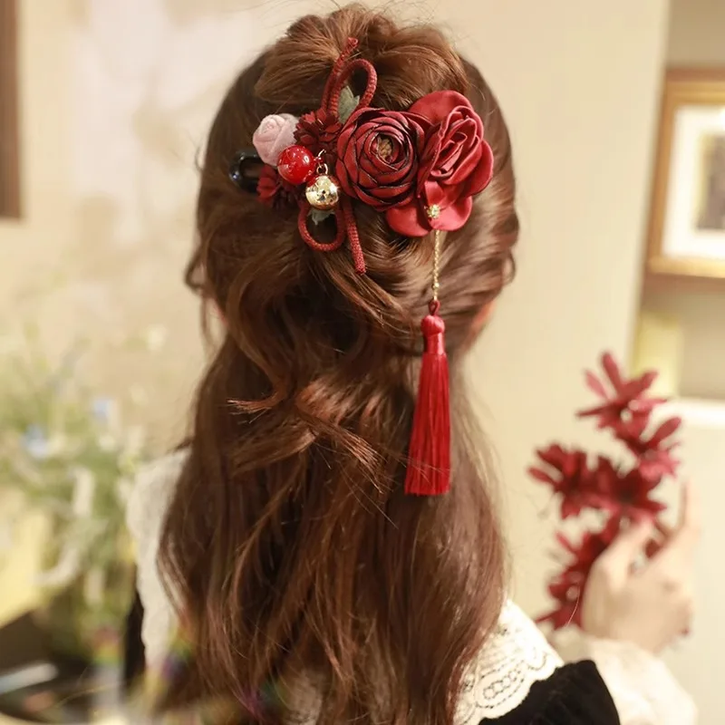 

Элегантная и высококачественная женская заколка для волос, украшенная большим красным цветочным принтом. Новый стиль 2025 года с зажимом для захвата.