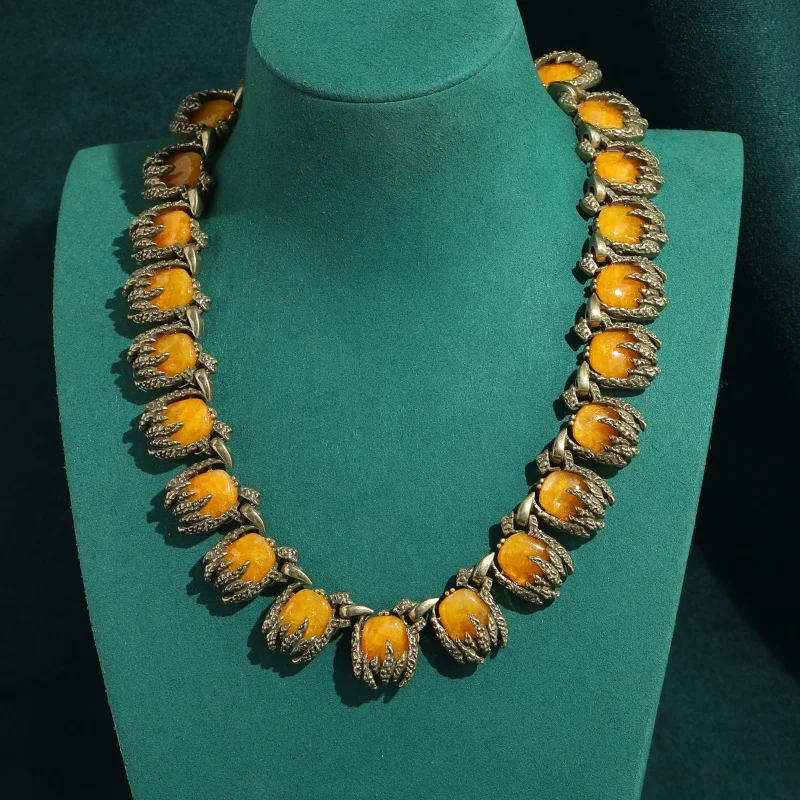 

High Charm Vintage Beeswax Yellow Choker Necklace Natural Stone Irregular Rhinestone Decor Design Woman Anniversary Jewelry 2026