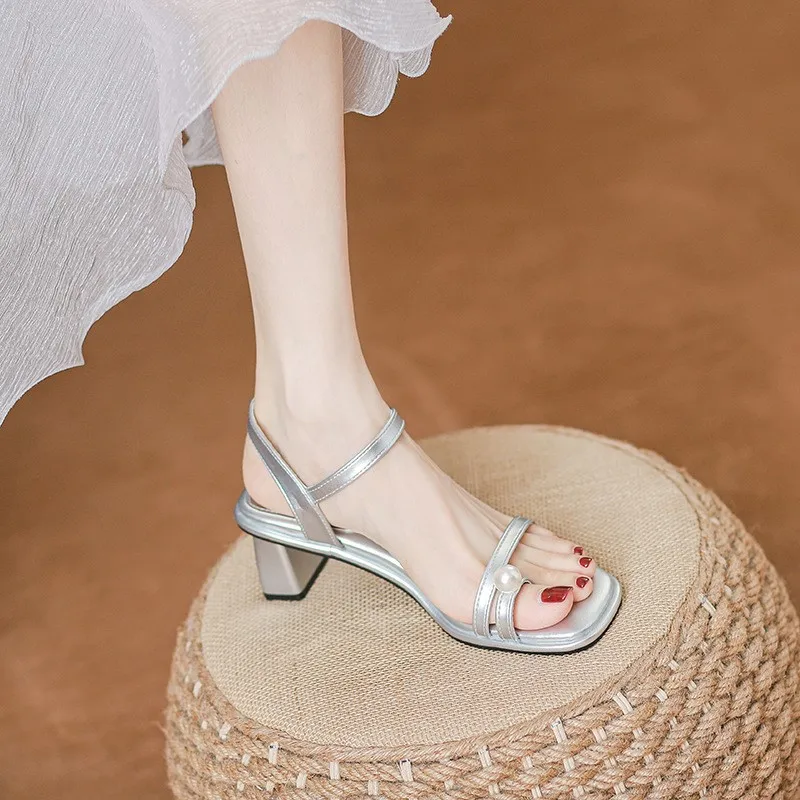 the-2025-summer-new-pearl-chunky-high-heeled-women's-shoes-are-paired-with-simple-french-style-open-toe-sandals