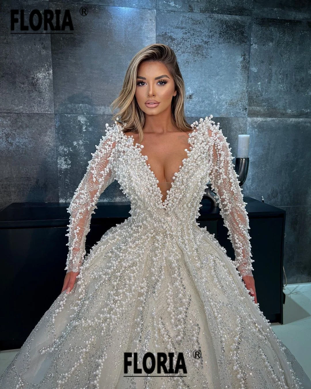 

Vestido De Novia Luxury Pearls Wedding Dress Ball Gown Dubai Arabia V Neck Long Sleeve Crystal Sequins Bridal Gown Robe Mariee