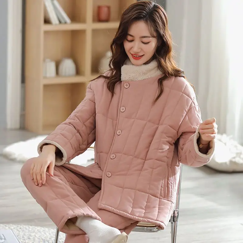 The  Three-layer Laminated  Pajamas for  in Autumn and Pure Cotton and Fleece Padded Padded Jacket Can Be Worn Outside The Home