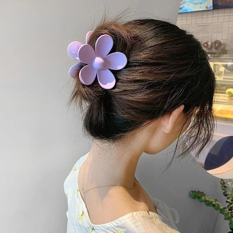 Korean Version of New Flower Hair Grab Back Spoon Matte Ponytail Shark Clip Fashionable Hair Clip New Headwear