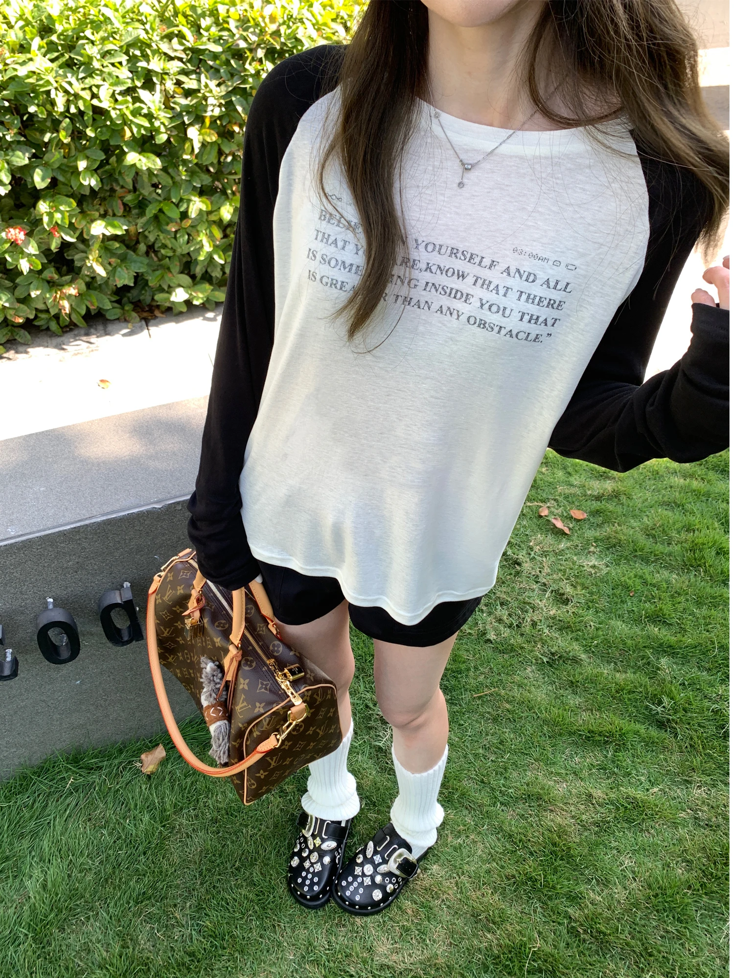 

iny Letter White Bla Contrast Long Sve Loose Casual T-irt Korean Sle Transparent Anline Online Store