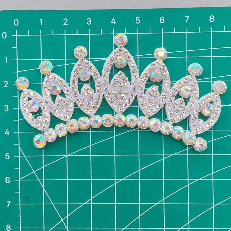 10 Stück Heißfix-Strassstein-Applikationen aus Vliesstoff in Form einer Krone für DIY-Kleidung, Schuh- und Hutdekoration. – Detail 6