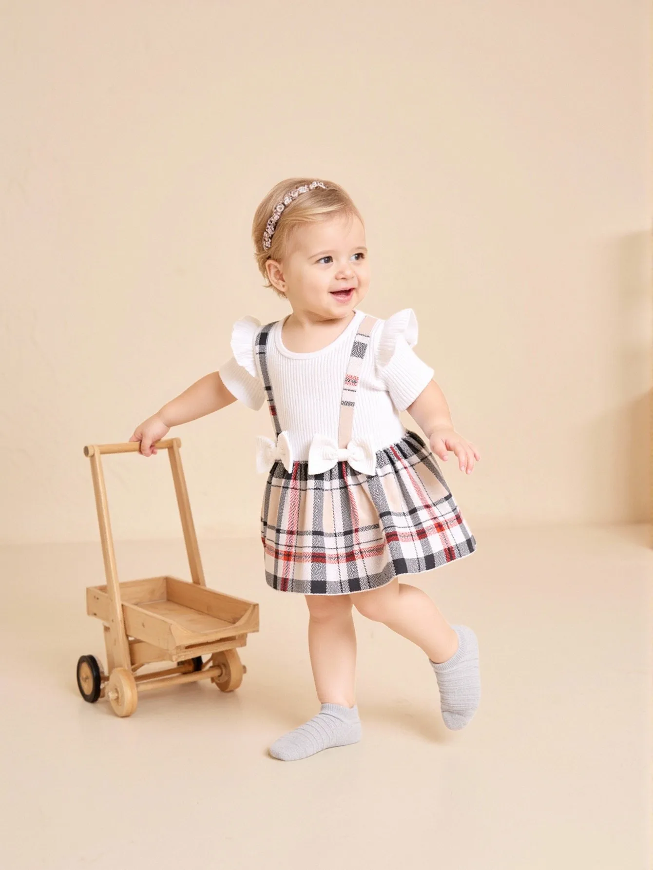 بدلة قفز على شكل مثلث للفتيات الصغيرات غير رسمية مرقعة منقوشة مزينة بفيونكة مكونة من قطعتين (بما في ذلك عصابة رأس) صيفية