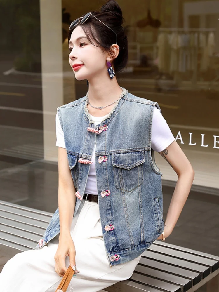 

Новинка 2024, весна-лето, ретро китайский джинсовый жилет, женский модный топ без рукавов, верхняя одежда, воротник-стойка на пуговицах, Soli...