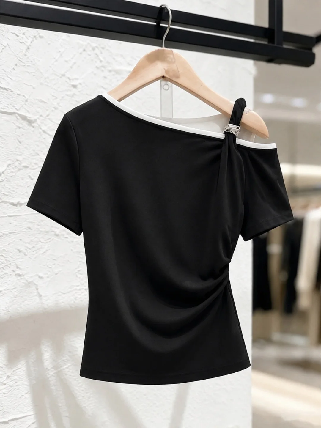 

Fashionable Summer Short Sleeve T-Shirt Women's Waist-Cinching Shoulder-baring Design Versatile Top Korean Style Straight Cut