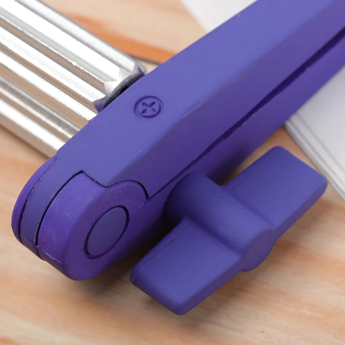 

Metal Toothpaste Squeezer Premium Durable Tube Roller For Cream Cleanser Portable Bathroom Kitchen Organizer Tool