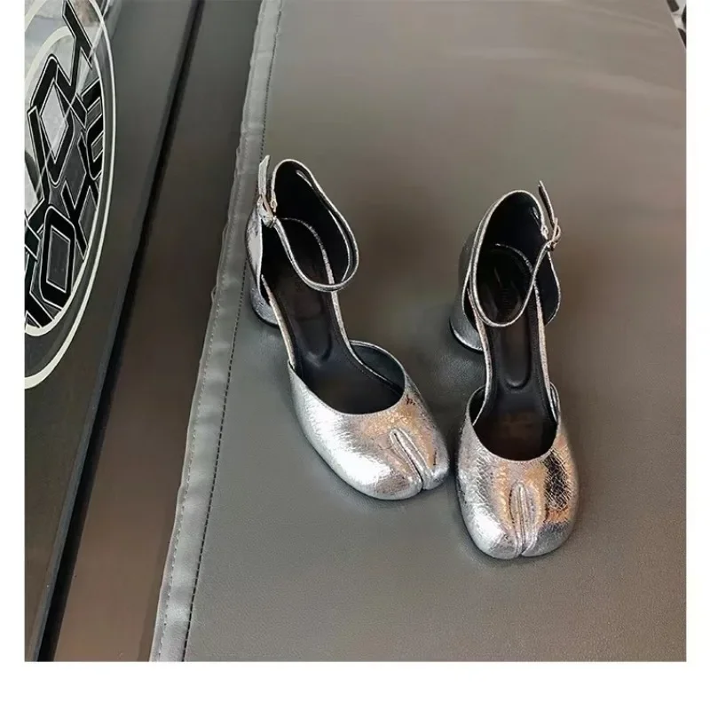 Fashion Tabi Ninja Shoes WomenRound Split Toe Shallow Thick Heel Sandals Single Mid Heel Mary Janes Shoes Female Pumps