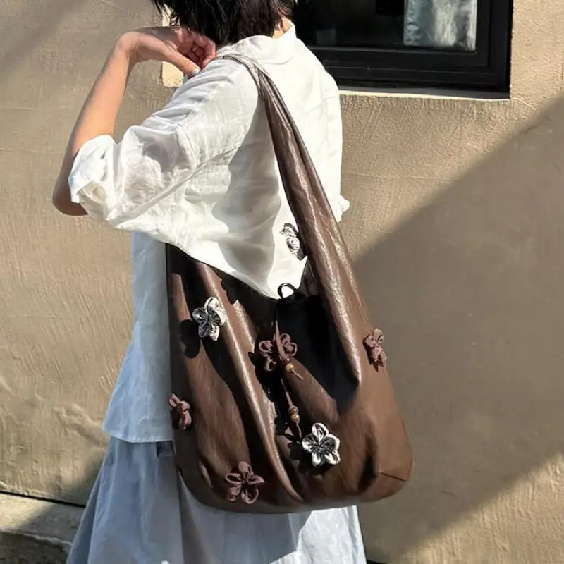 2026 French Retro Fashion Original Three-dimensional Flower Decoration Large Capacity Single Shoulder Tote Bags For Women Trendy
