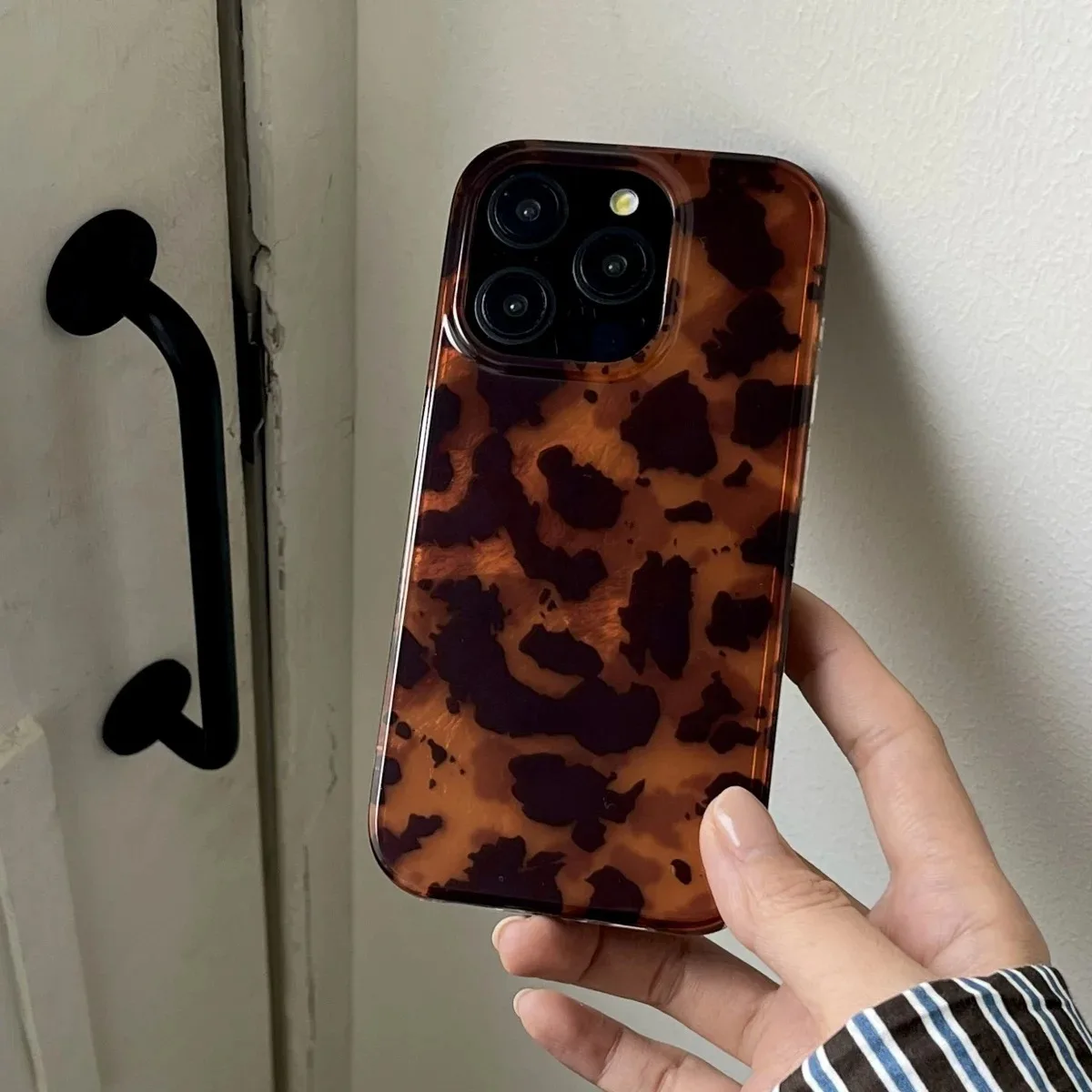 Retro Amber Texture Laser Phone Case For iPhone 16 17 Pro Max 14 15 13 12 11 XS XR 7 8 Plus 16E Stylish Leopard Print Soft Cover view 2