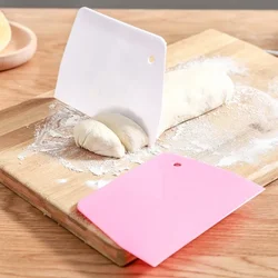 1Pc Useful Curved Cream Spatula DIY Pastry Household goodies Scraper Cake Cutter Pastry Baking Tool Kitchen Accessories good