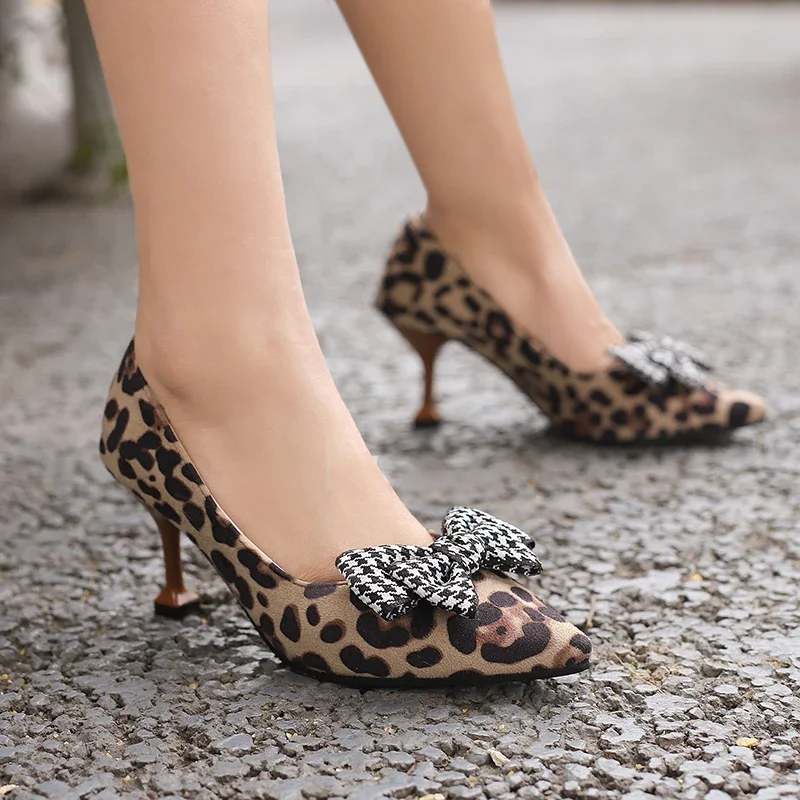 

2025 new spring autumn women pumps plus size 22-30cm Colorful soft pu Retro women shoes high heels fashion high-heeled shoes