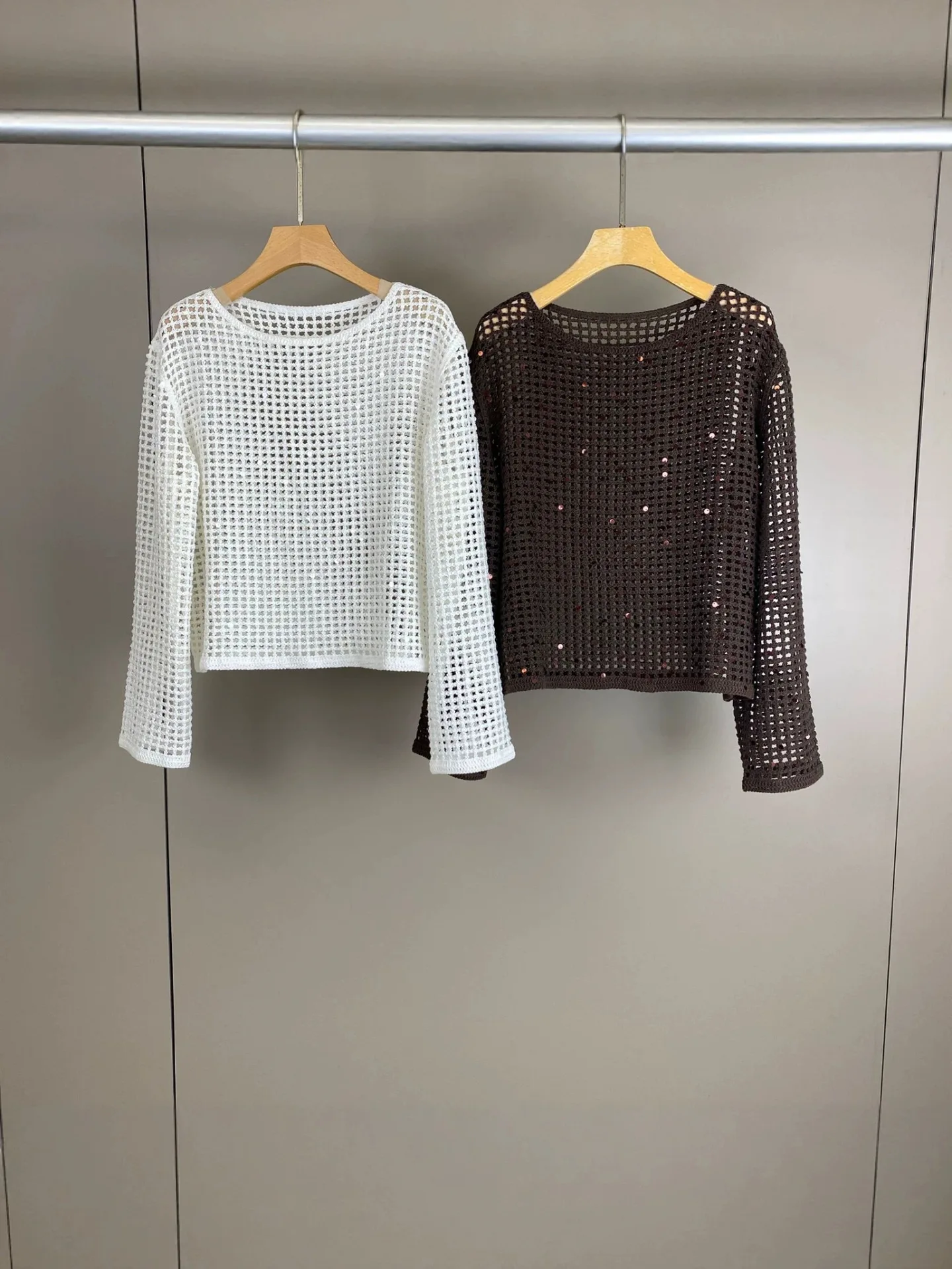 2026 Women's Autumn Long-Sleeve Linen Knit Top Crew Neck with Cut-Out Detail