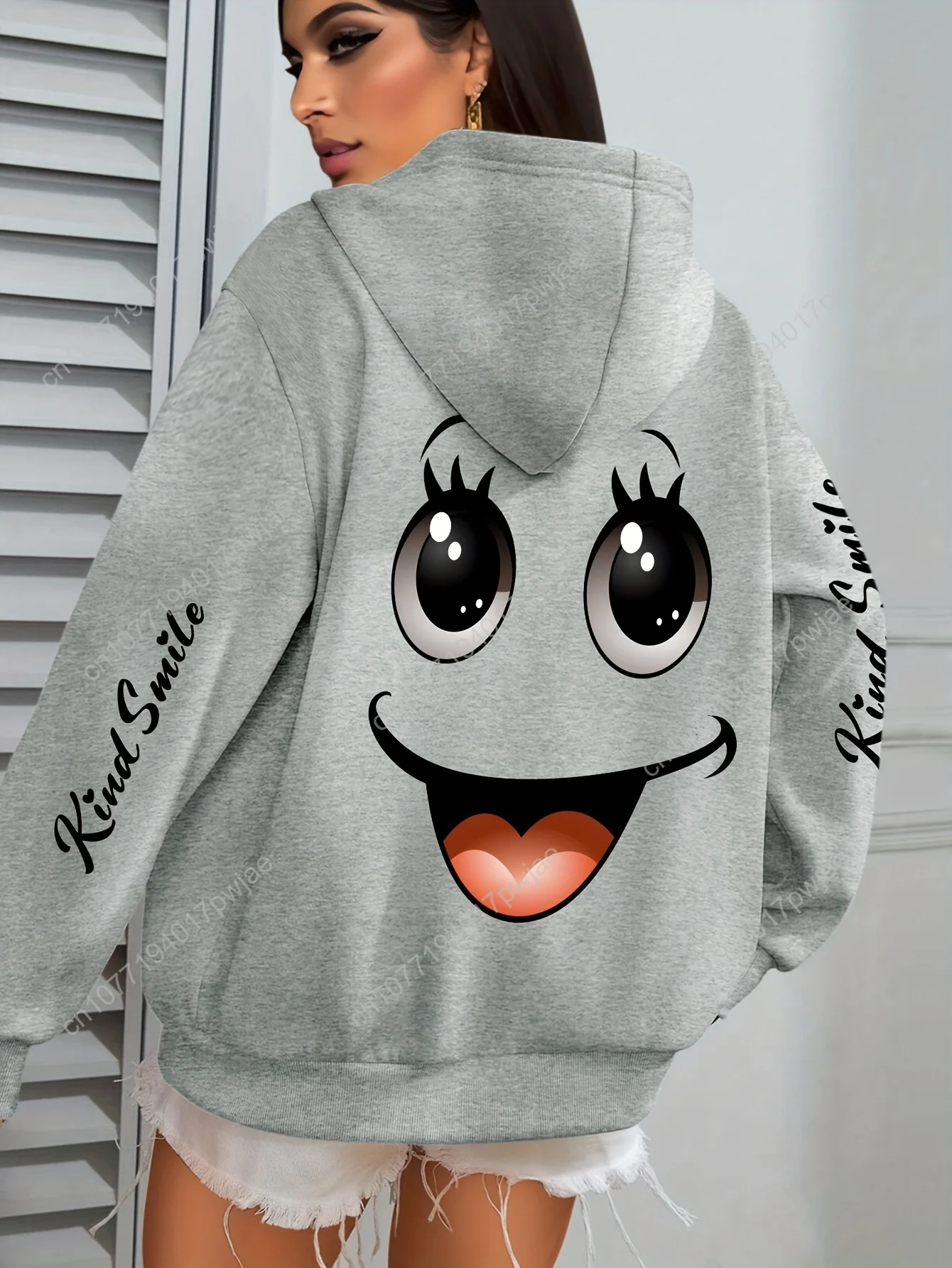 遊び心のある漫画の顔のデザインが施された女性用白いパーカー - 「Kind Smile」の文字、秋と冬用のカジュアルプルオーバー、カジュアルウェアパーカー