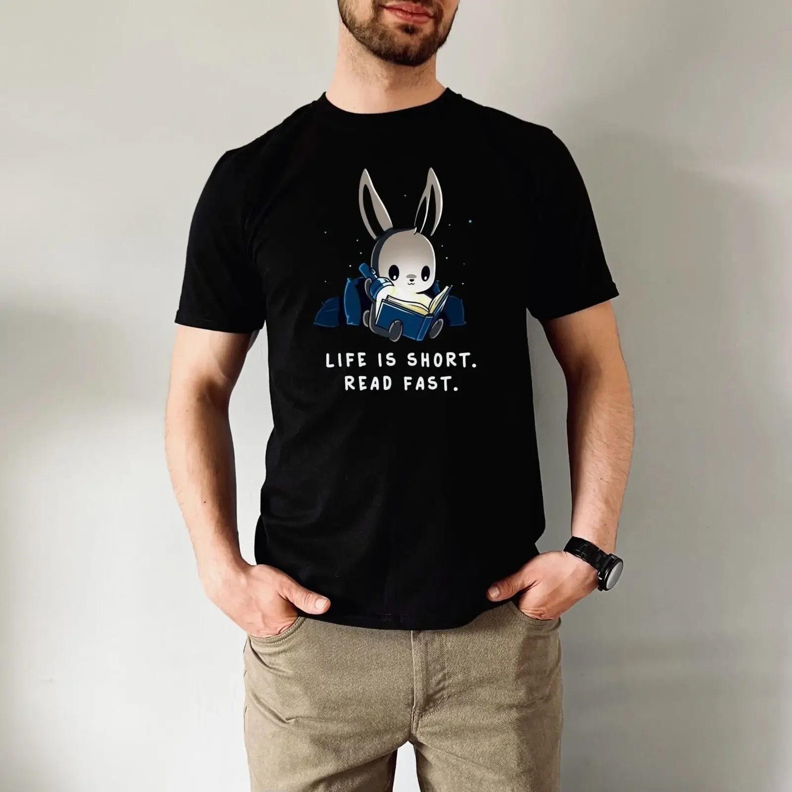 Camiseta divertida y linda con diseño de conejo 'Life Is Short Read Faster', cómoda, de algodón, con frase de chiste, estilo vintage, lavada, transpirable