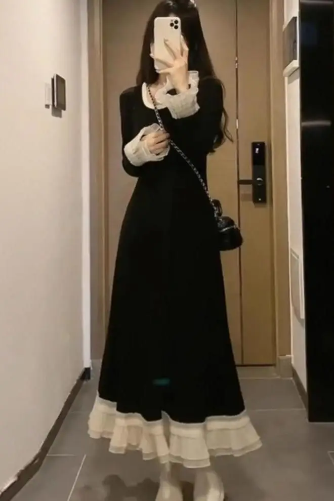 Sukienka damska z długim rękawem, dziergana, z francuską koronką i patchworkiem, na wczesną jesień.