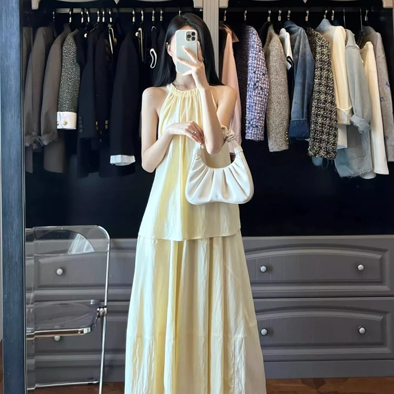 

2024 summer outfit paired with a set of fashionable,unique, and gentle sleeveless tops, high waisted skirts, two-piece set