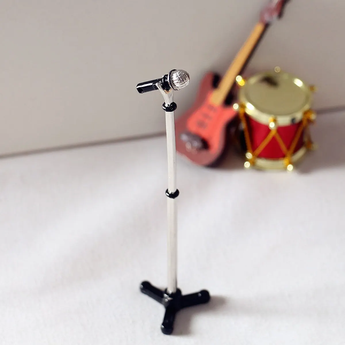

2Sets Miniature Microphone Ornament Premium Mini Microphone Decor for Dollhouse Miniature Scene Realistic Detail Easy Carry