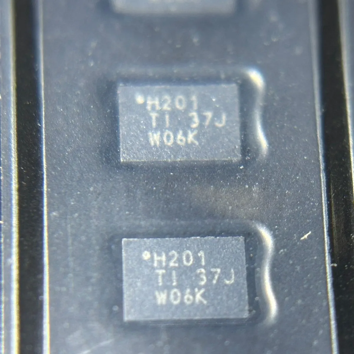 

TMUX6201RQXR analog switch/multiplexer WSON-8 silk-screened H201 genuine product IC chip integrated circuit