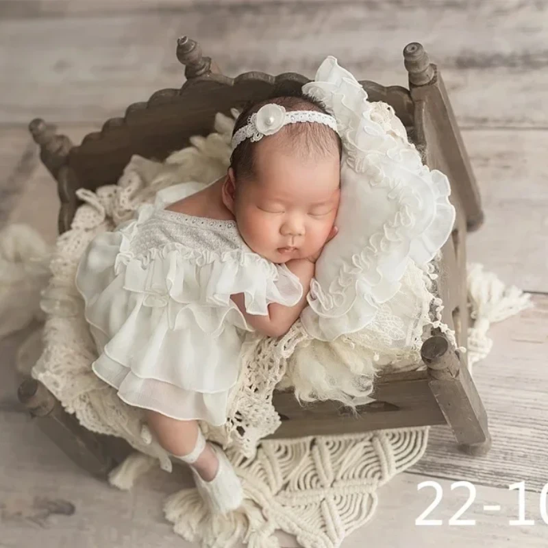 Vestiti per la fotografia del bambino cappello di pizzo stile principessa carino + cuscino in posa + pagliaccetto + set di scarpe Decor accessori per servizio fotografico neonato