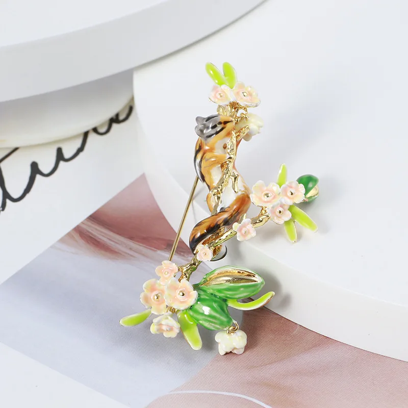 Fashion Hand Painted Enamel Glaze Mori Cute Rat Chipmunk Rat Flower Fruit Fashion Brooch Corsage Female