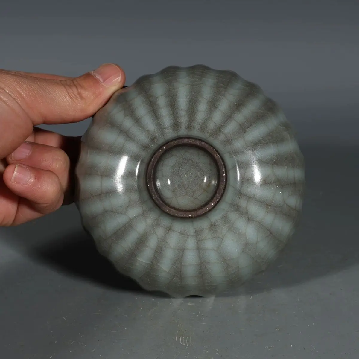 Song Guan Kiln Celadon Crackle Chrysanthemum Ribbed Bowl Brown Rim Antique Porcelain Collectible Decor