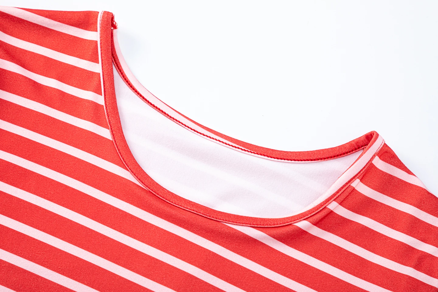 2026 Neues Europäisches und Amerikanisches Damenkleid mit Rundhalsausschnitt, Streifenmuster, Kurzen Ärmeln, Schlankmachendem Effekt und Seitenschlitz – Detail 14