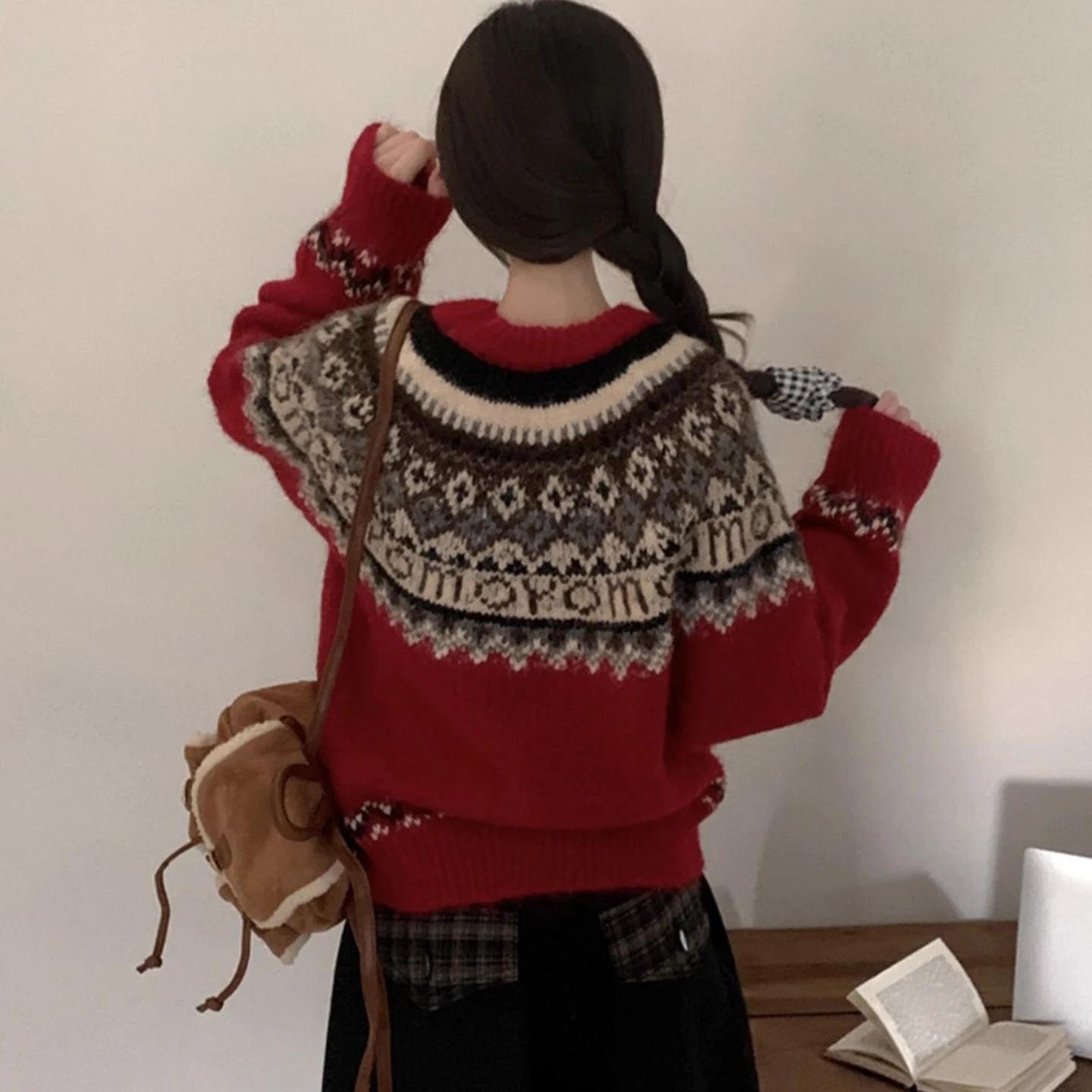 レトロなフェアアイル柄の厚手ニットウェア、ソフトなコントラストカラー、冬の新作、快適なロング丈トップス