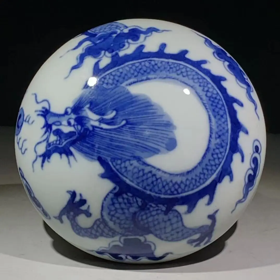 Fine Ancient Chinese blue and white porcelain dragon print clay box Porcelain pot