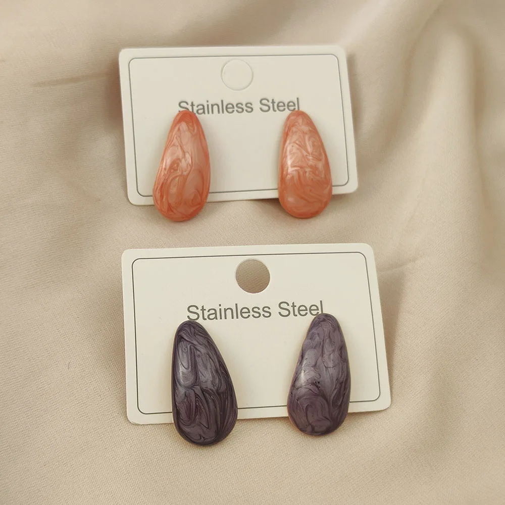 Encantadores pendientes de mujer chapados en oro de 18 quilates con uña de gota de agua, pendientes impermeables de alta calidad, regalo para esposa