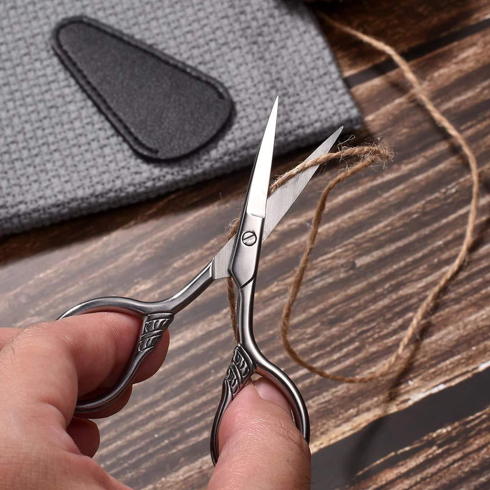 1Pcs Stainless Steel Beard Scissors Hair Shaving Small Scissors Professional Makeup Eyebrows Nose Nail Cuticle Cut Manicure Tool