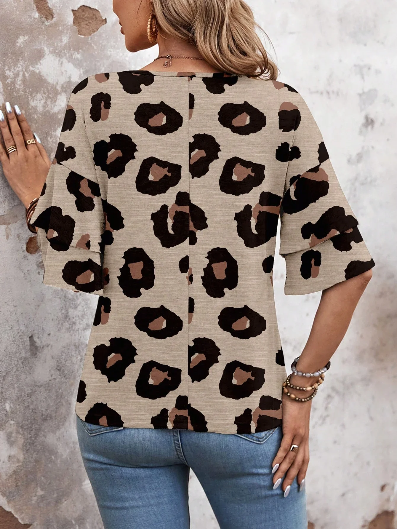 

Women's Casual Loose Leopard Print V-Neck Short Sleeve Ruffle Hem T-Shirt