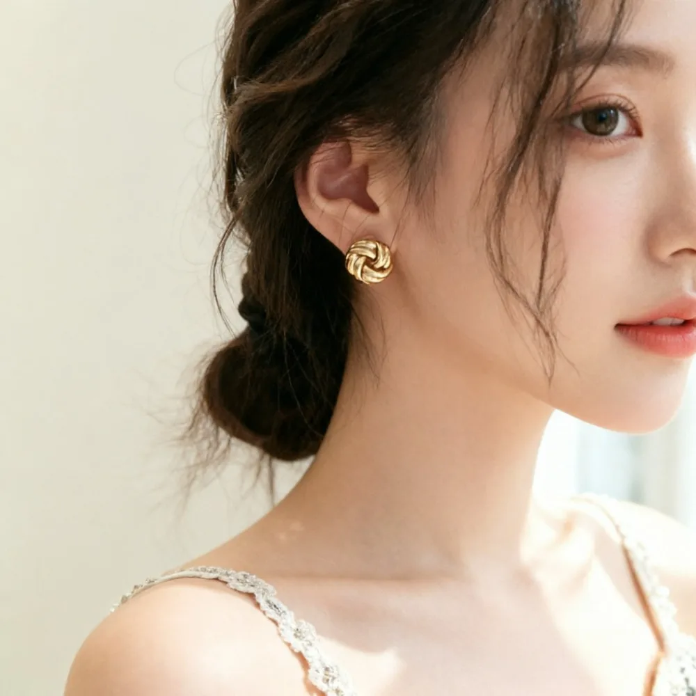New Fashion Women's Rock Smooth Small Metal Knot Twist Flower Stud Earrings Punk Party Jewelry Valentine's Day Gifts
