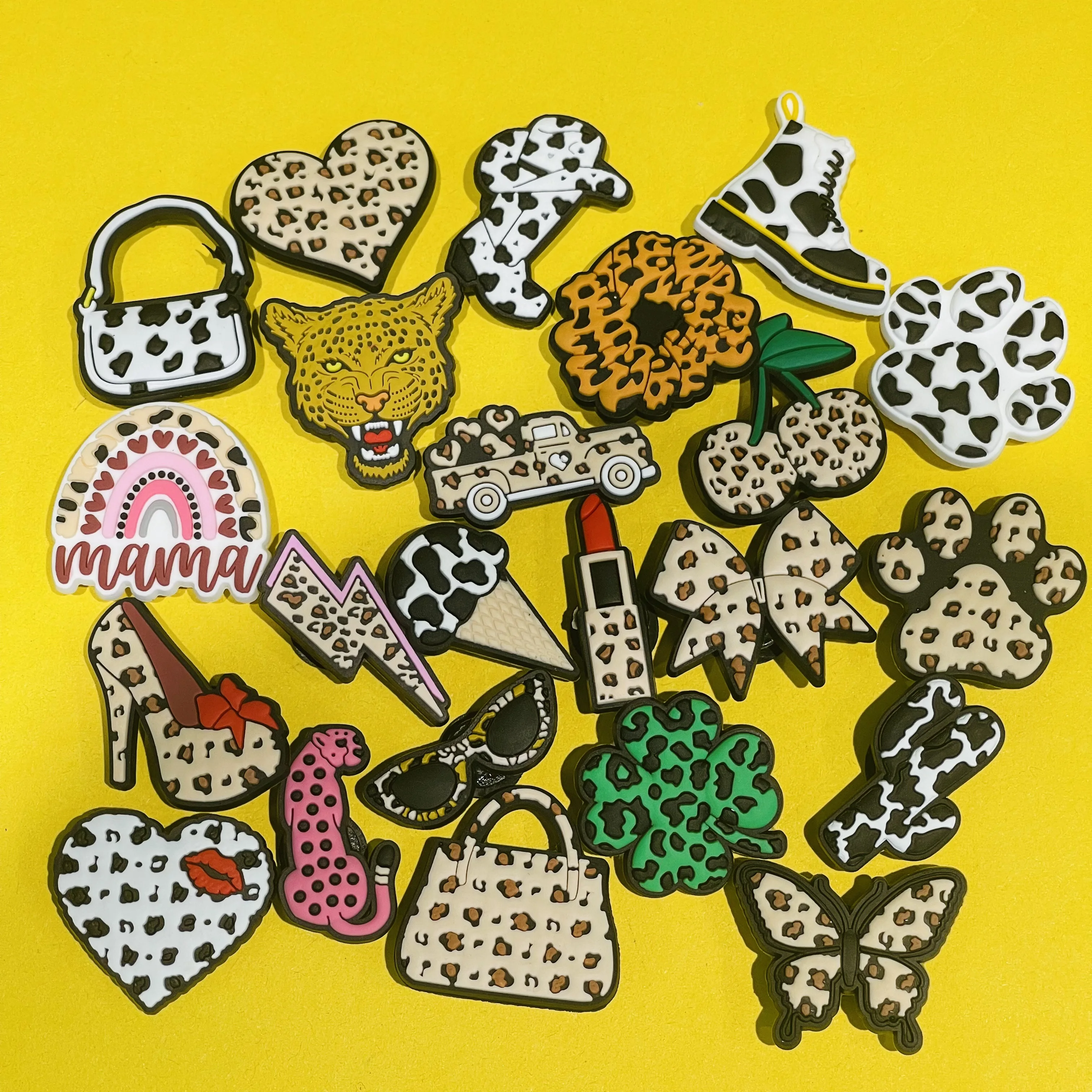 10-23 stücke Leoparden muster Stil Fußabdruck Bogen PVC Schuh Charms Design Zubehör Gartens chuhe Schnalle Dekoration Unisex Kinder Geschenke