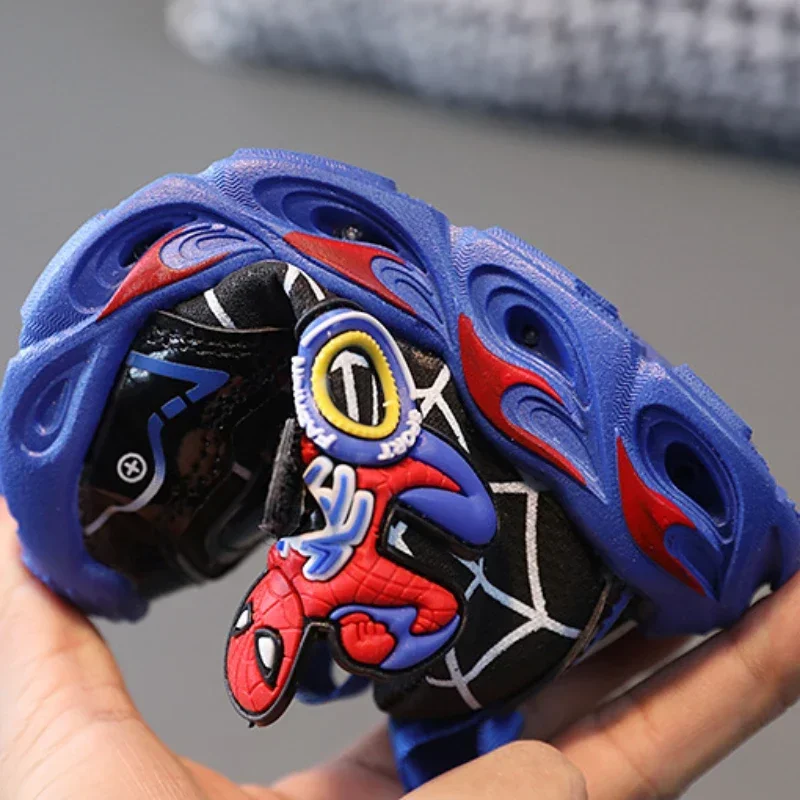 Disney dziecięce kreskówka Spiderman Led lekkie obuwie sportowe dla chłopców modne trampki PU skórzane wodoodporne buty antypoślizgowe