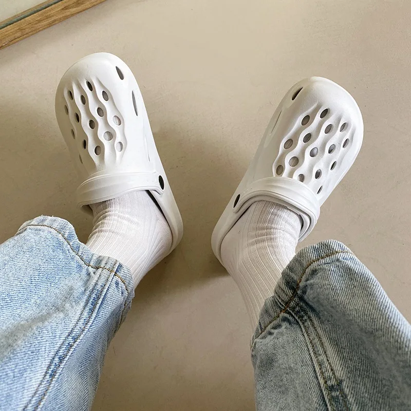 

Fashion Women and Men Slippers New Summer Outdoor Beach Garden Home Clogs Soft Classic Slippers