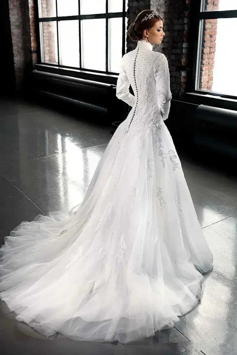 Suknie ślubne z długim rękawem, koronkowymi aplikacjami, trenem typu sweep, plus size, z wysokim dekoltem, muzułmańskie, z możliwością personalizacji.