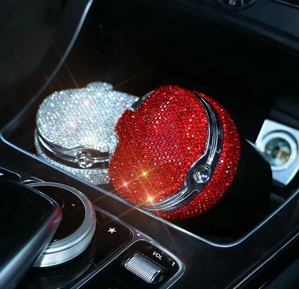 Universal Car For Girls Lady Cute Mini Diamond Ashtray Portable Light Multi Purpose Car Resin Metal Mini Ashtray Holder