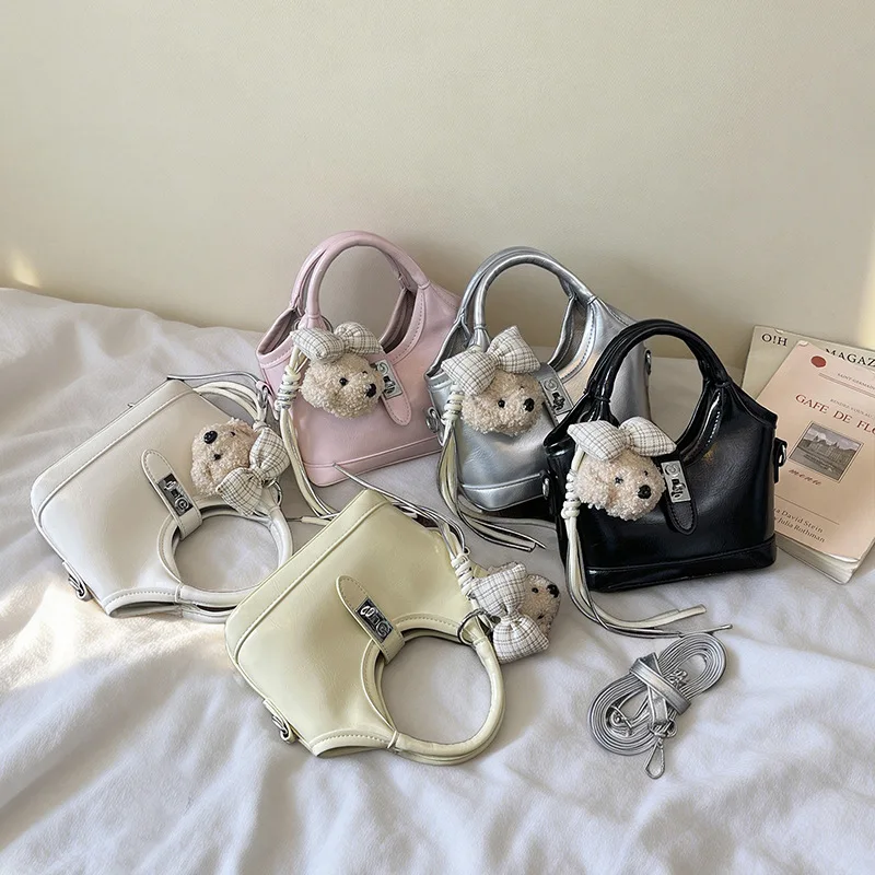 

Cute Plush Bear Charm Children’s Handbag Sweet And Cool Glossy Girls Crossbody Bag Mini Everyday Outfits Coin Purse Shoulder Bag