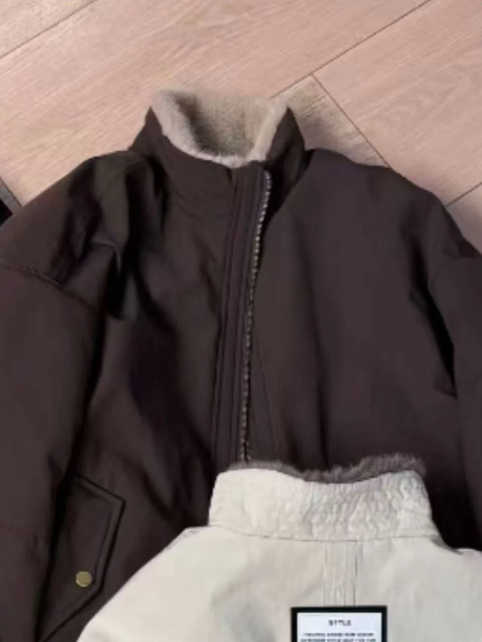 เสื้อโค้ทหนังบุขนเทียมสำหรับผู้หญิง รุ่นใหม่ ปี 2026 คอตั้ง แนวสตรีทแฟชั่น ให้ความอบอุ่น ทรงปกติ ซิปยาว