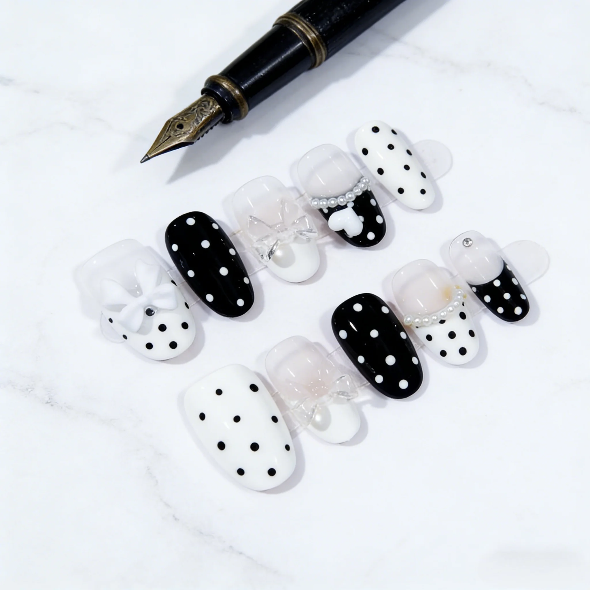 

10pcs French Polka Dot Handmade Nails Bow Pearl Necklace Press on Nail Short Almond Fake Nail for Women&Girl False Nail Art