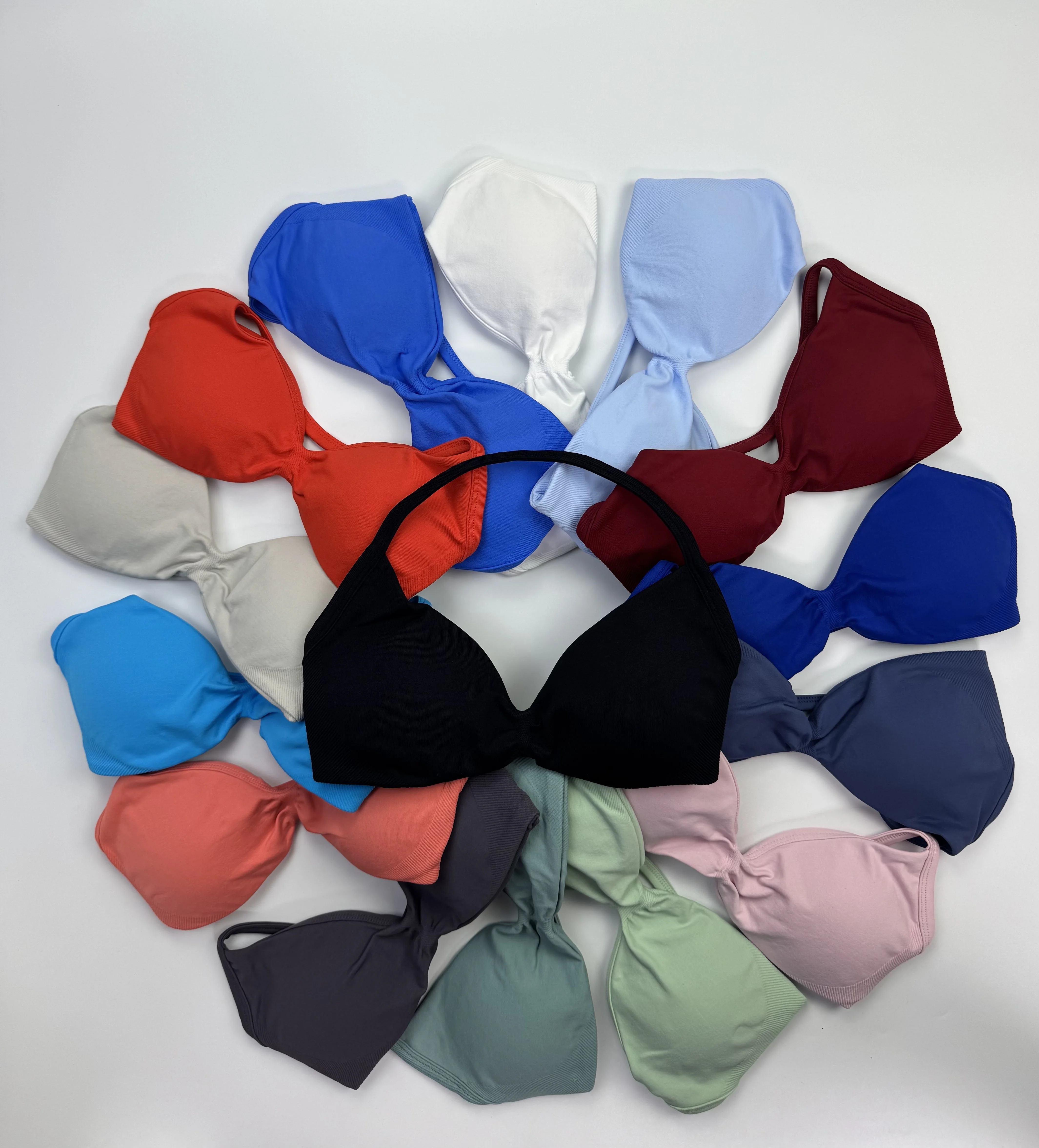 Sujetador de tiras sin logotipo para mujer, Top de gimnasio con soporte alto, correa fina, sujetadores deportivos sin costuras con cuello Halter, ropa interior de entrenamiento para Yoga con almohadillas