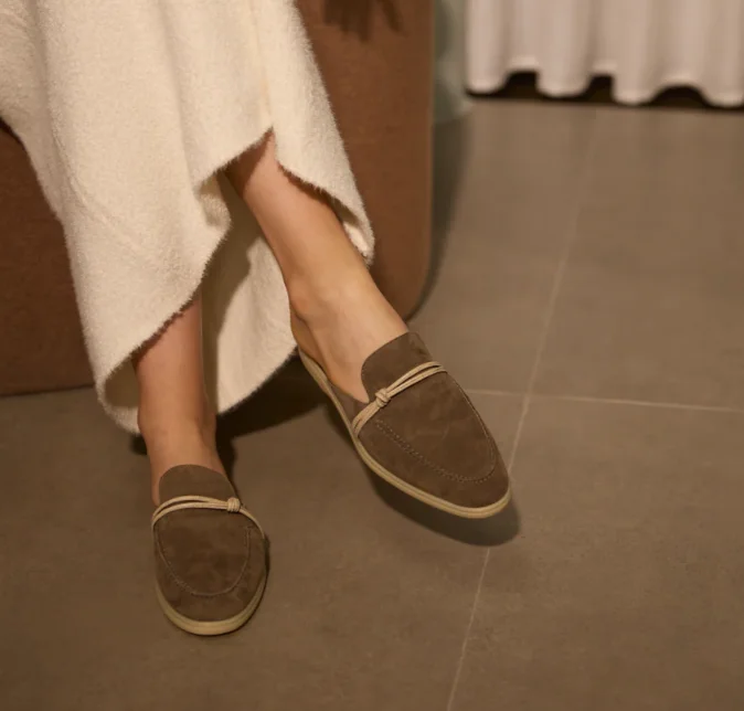 Mocasines de cuero de ante con borlas de Oriente Medio de lujo de diseñador para mujer, zapatillas sin cordones 2025, zapatos planos para caminar y trabajar, zapatos de alta calidad