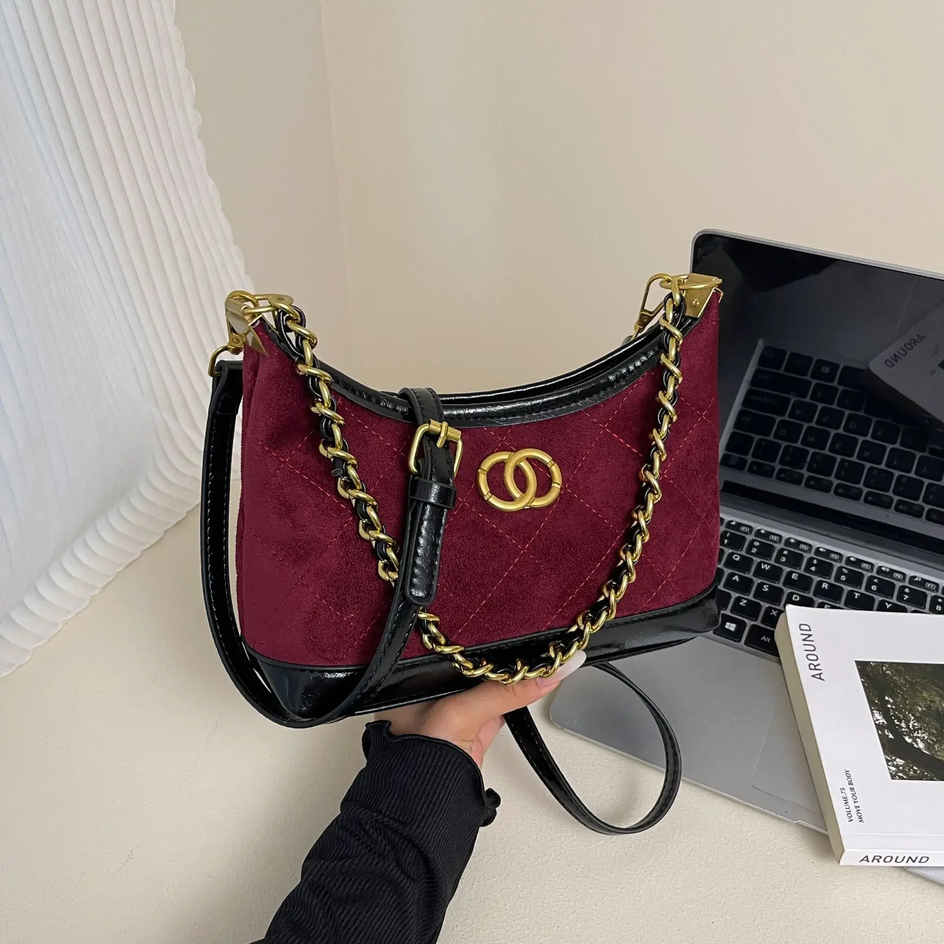 

Retro Quilted Chanel-Style Crossbody Bag Trendy Chain Suede Patchwork Pillow Bag Women's Commuter Shoulder Bag