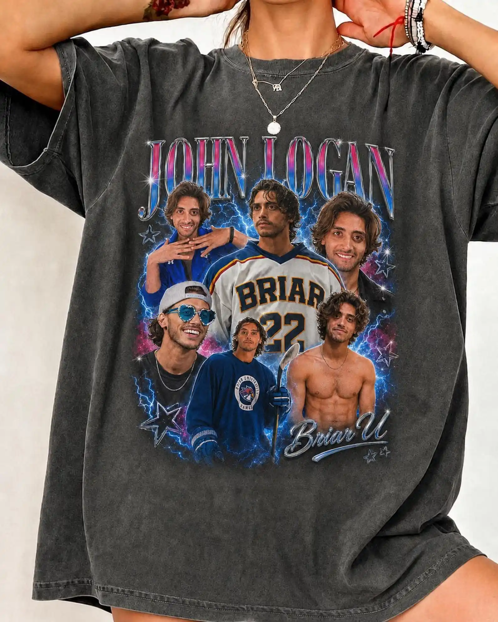 Camiseta de la Universidad John Logan Briar, camiseta con estampado de hockey y temática literaria, camiseta con gráfico inspirado en el entorno universitario, regalo para lectores de Elle Kennedy