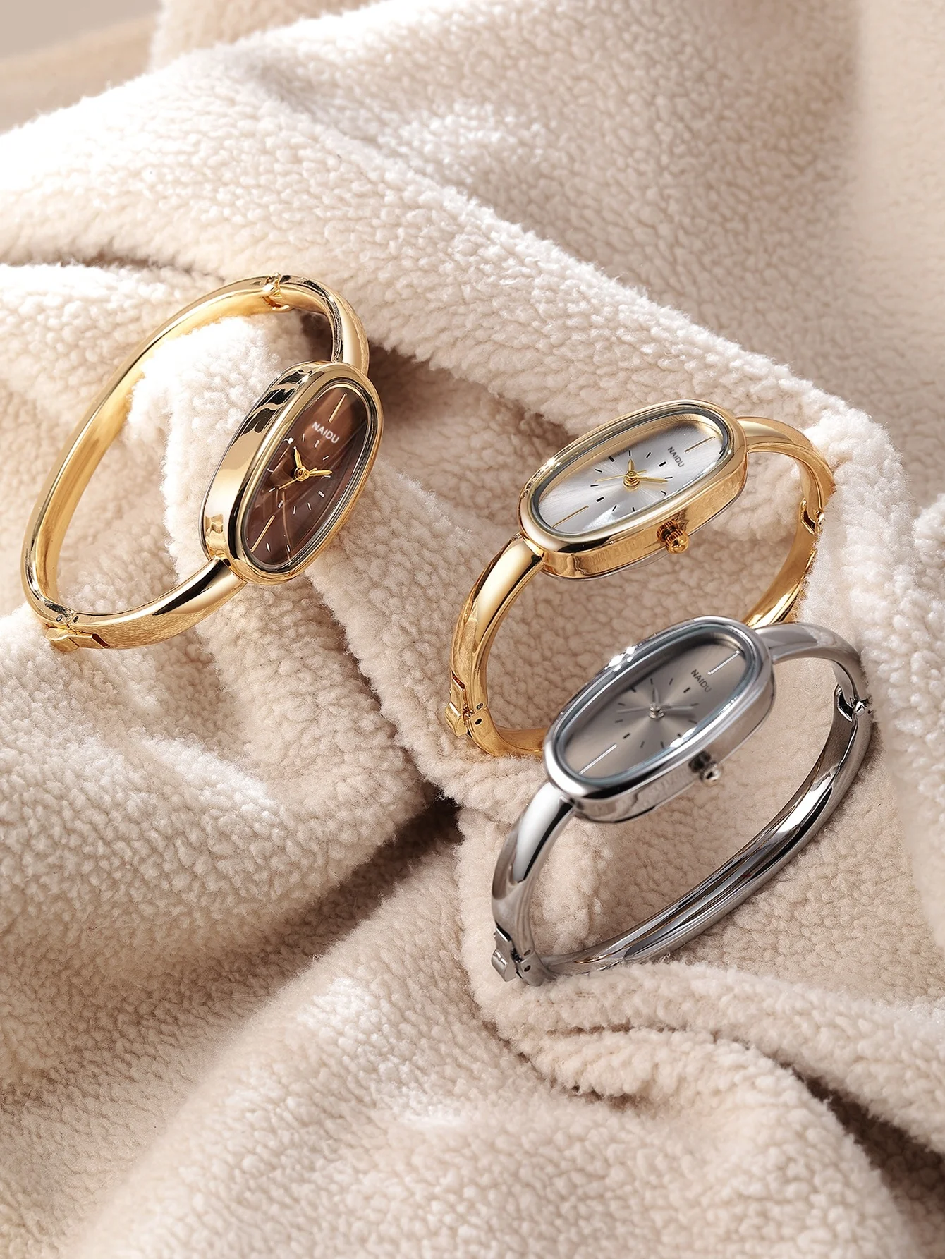 

Классические кварцевые часы для бизнеса